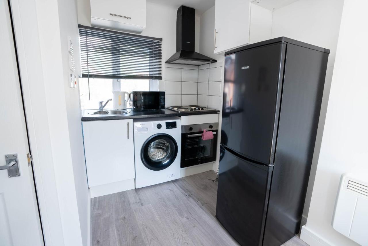 No 01 Small Studio Flat In Aylesbury Town Station Dış mekan fotoğraf