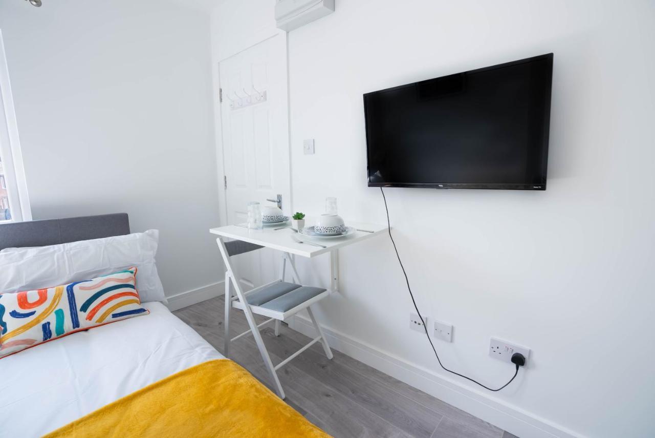 No 01 Small Studio Flat In Aylesbury Town Station Dış mekan fotoğraf